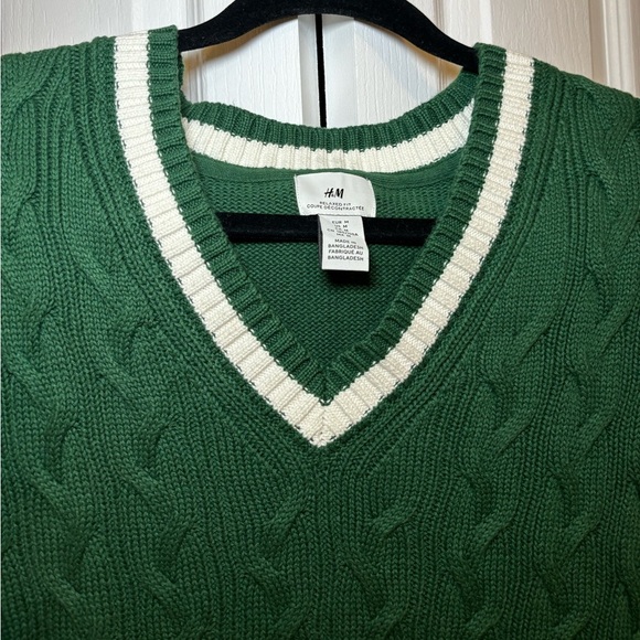 H&M - Retro Preppy Style Relaxed Fit Cable Knit Sweater Green Vest in Size M - Picture 7 of 7